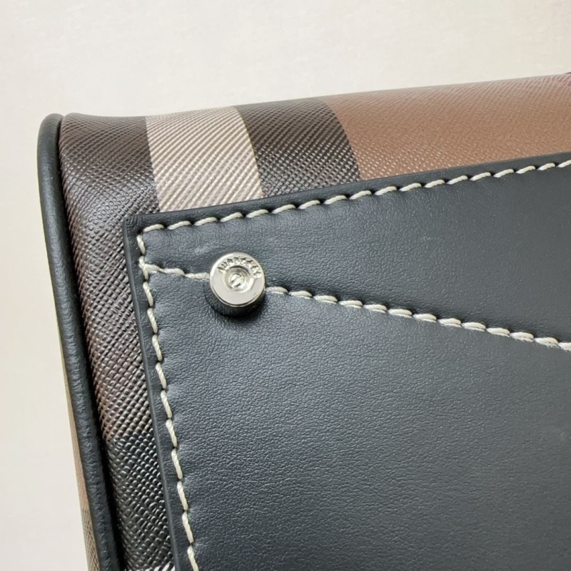 Bv*b*rry travel bags